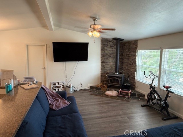 24260 Minton Road, Homeland CA: https://media.crmls.org/medias/f4879f24-a576-4153-b8f3-4993e78b4885.jpg