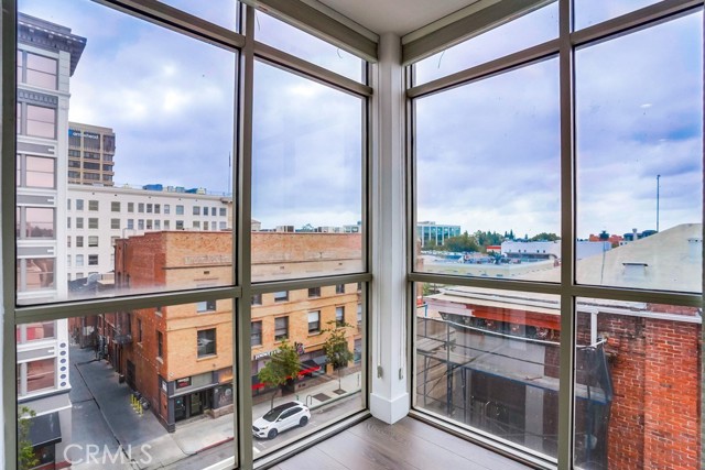35 Raymond N, Pasadena CA: https://media.crmls.org/medias/f487d8d0-1171-4001-ac40-1be5a97010ea.jpg