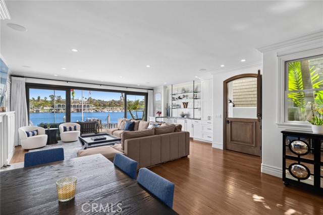 Detail Gallery Image 7 of 34 For 118 via Lido Nord, Newport Beach,  CA 92663 - 4 Beds | 3/1 Baths