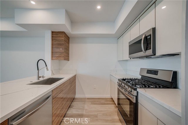 7018 Alabama Avenue, Canoga Park CA: https://media.crmls.org/medias/f489cbc3-14c0-433b-8ace-5480779fea1a.jpg