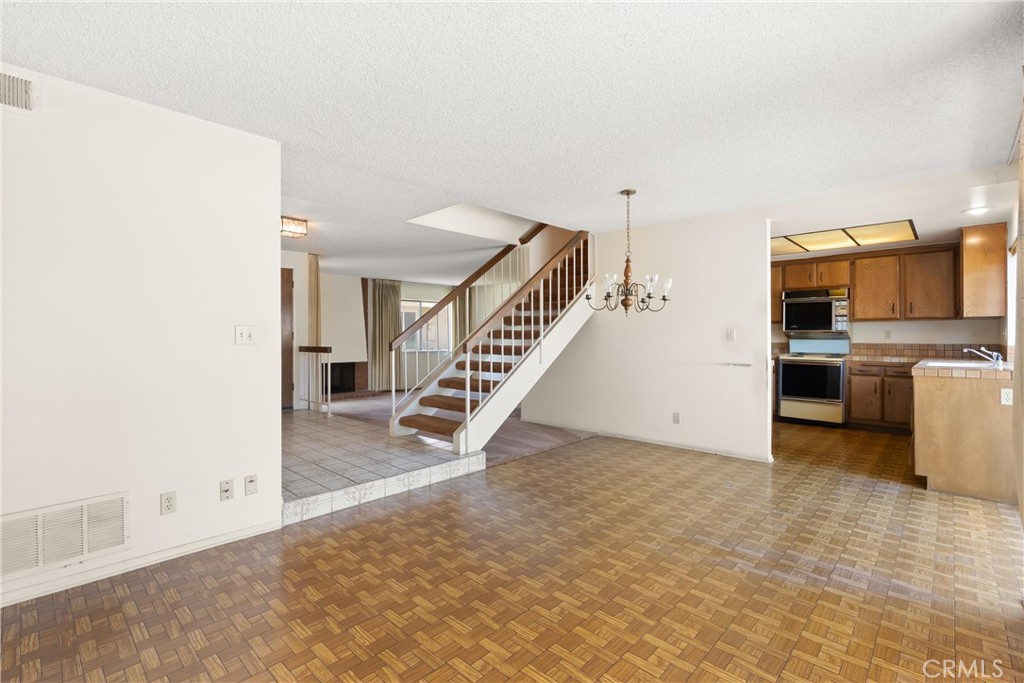 MLS #OC25219195 image #10