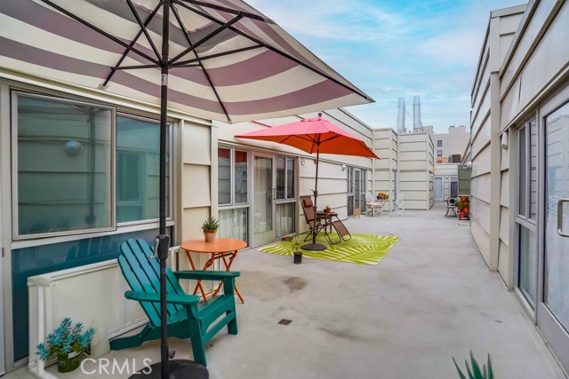 35 Raymond N, Pasadena CA: https://media.crmls.org/medias/f48b412c-8a25-4081-a4da-3cf95adbae64.jpg