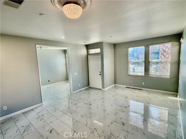 Detail Gallery Image 7 of 73 For 7575 Lime, Fontana,  CA 92336 - 5 Beds | 3 Baths