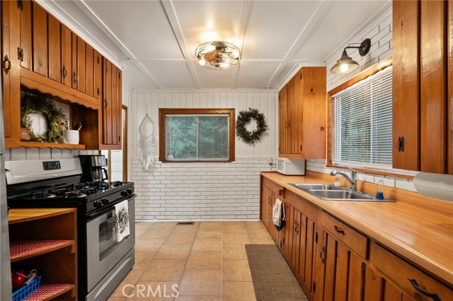 782 W Village, Crestline, CA 92325