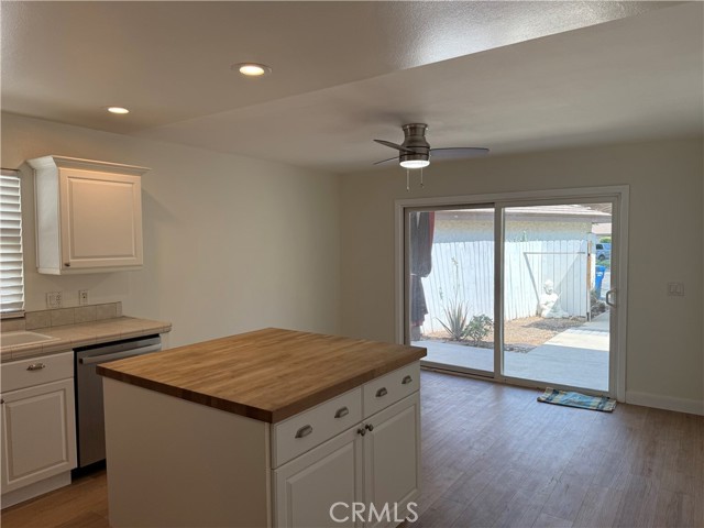 Detail Gallery Image 4 of 7 For 1117 Canterford Cir, Westlake Village,  CA 91361 - 2 Beds | 2 Baths