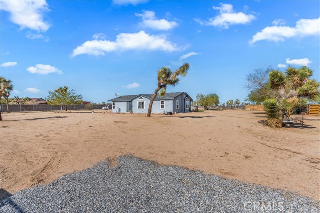 Detail Gallery Image 4 of 31 For 59260 Sunflower, Yucca Valley,  CA 92284 - 3 Beds | 2 Baths