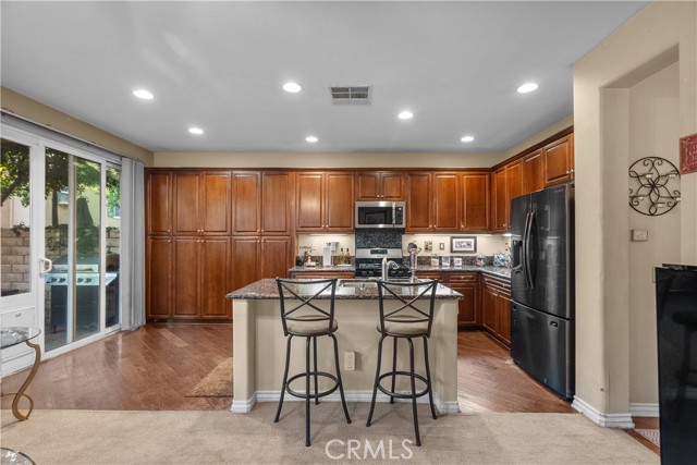 Detail Gallery Image 6 of 33 For 28369 Casselman Ln, Saugus,  CA 91350 - 3 Beds | 3 Baths