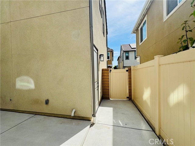 7457 Channel View Street, Chino CA: https://media.crmls.org/medias/f48d50bc-ca13-4589-933e-10073cb44f09.jpg