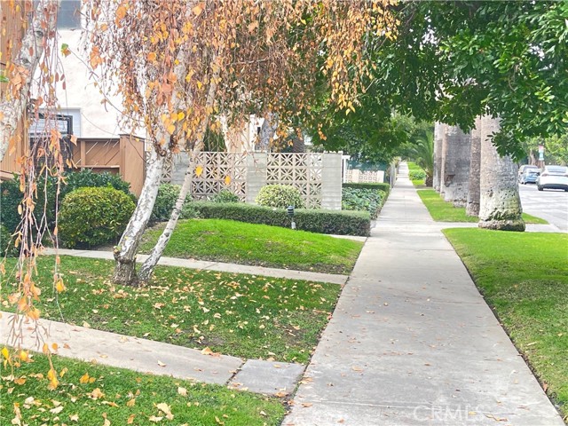100 Hurlbut Street, Pasadena CA: https://media.crmls.org/medias/f48d8419-a4d0-4099-9b58-dd5fe6161134.jpg