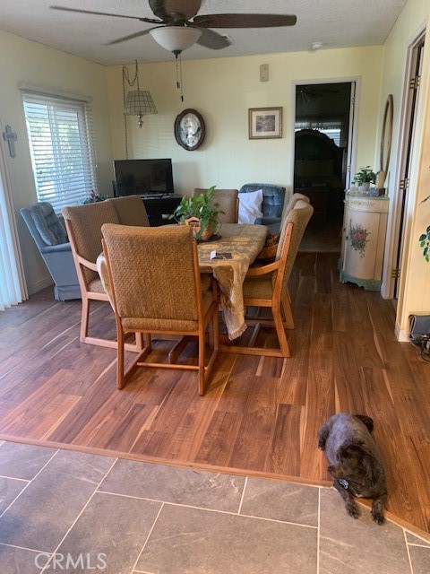 4401 Camelot Place, Bakersfield CA: https://media.crmls.org/medias/f48d955b-a2e0-4b34-a747-86b61a615cc2.jpg