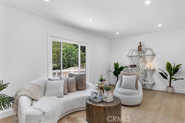 9500 Texhoma Avenue, Northridge CA: https://media.crmls.org/medias/f48e0df8-ace0-4edf-94be-0e217c8d572e.jpg