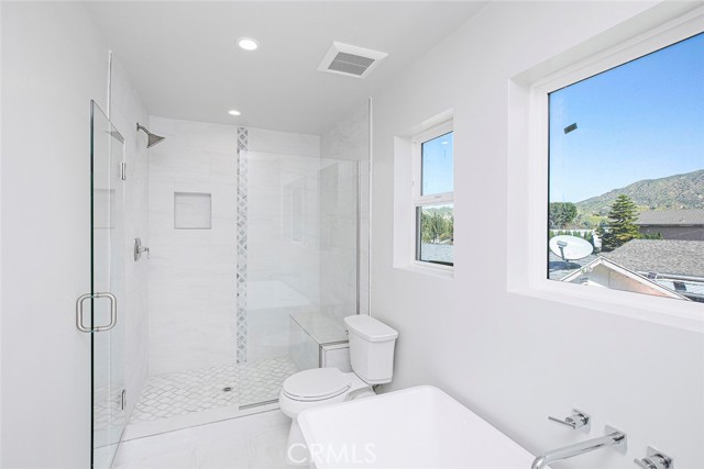 Detail Gallery Image 13 of 39 For 10758 N Nassau Ave, Sunland,  CA 91040 - 4 Beds | 4 Baths