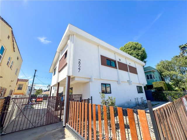 2927 S Redondo Boulevard, Los Angeles CA: https://media.crmls.org/medias/f48fbcc6-a8a2-449d-a998-f049782170bf.jpg