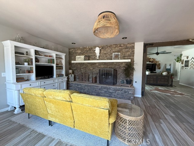 Detail Gallery Image 12 of 42 For 17857 Main St, Hesperia,  CA 92345 - 4 Beds | 3 Baths