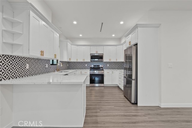 6245 N McLaren, Woodland Hills CA: https://media.crmls.org/medias/f49052db-eada-475d-822e-8d0ab849471e.jpg