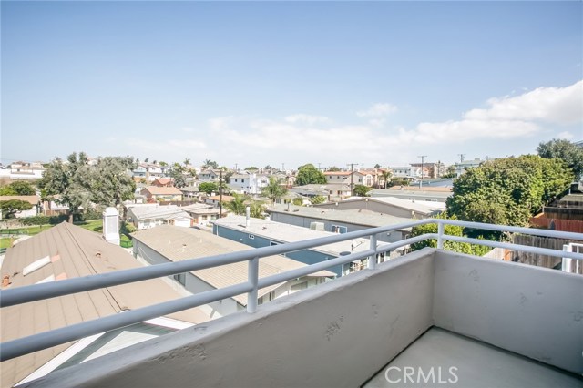 1703 Van Horne Lane, Redondo Beach, California 90278, 3 Bedrooms Bedrooms, ,2 BathroomsBathrooms,Residential,Sold,Van Horne,PV17233937