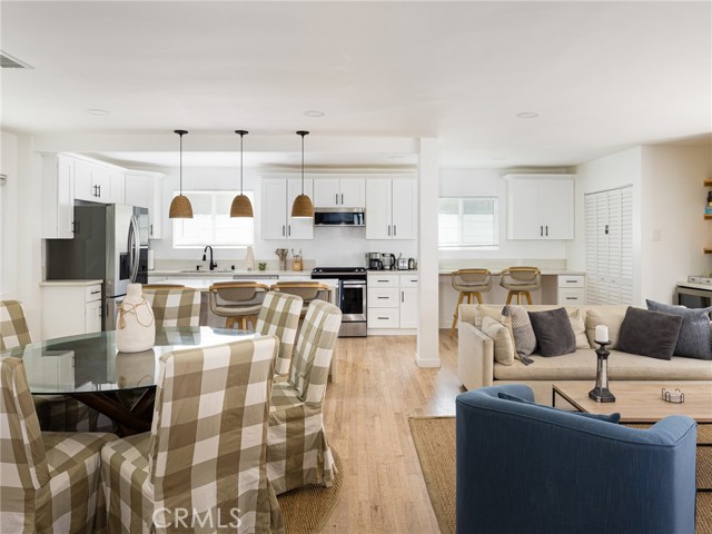 Detail Gallery Image 2 of 34 For 11333 Braddock Dr, Culver City,  CA 90230 - 6 Beds | 3 Baths