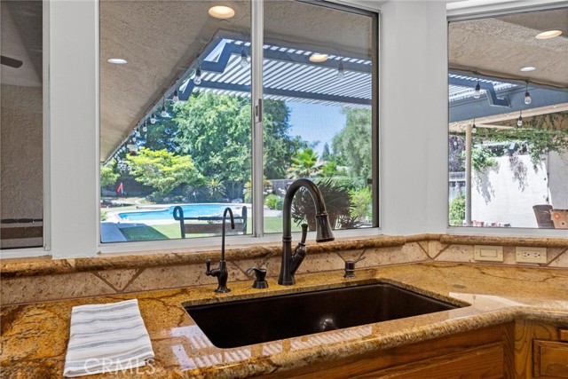 11717 Old Town Road, Bakersfield CA: https://media.crmls.org/medias/f49160db-a65b-4157-80b1-90d999225408.jpg