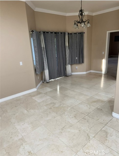 Detail Gallery Image 4 of 14 For 10007 White Oak, Northridge,  CA 91325 - 5 Beds | 5 Baths