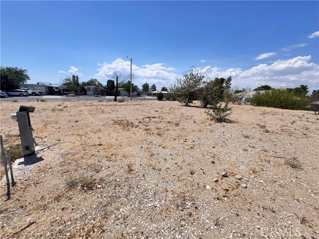 16740 Pebble Beach Drive, Victorville CA: https://media.crmls.org/medias/f49206b2-c73c-4dce-933d-d4387307a6e8.jpg