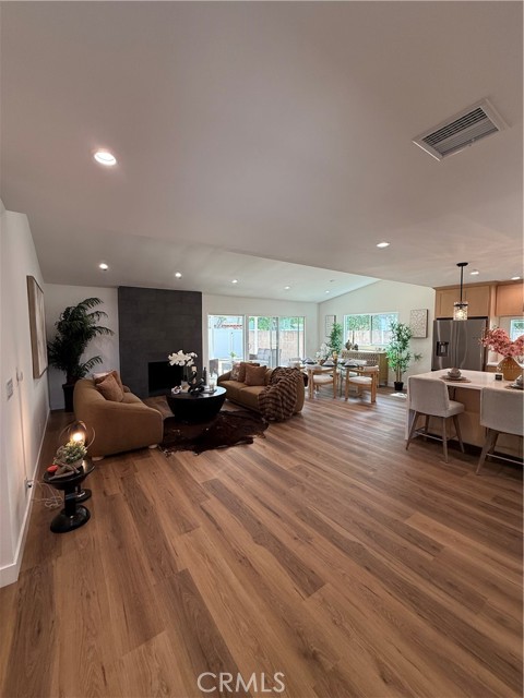 Detail Gallery Image 5 of 40 For 6902 Lasaine Ave, Lake Balboa,  CA 91406 - 3 Beds | 2 Baths