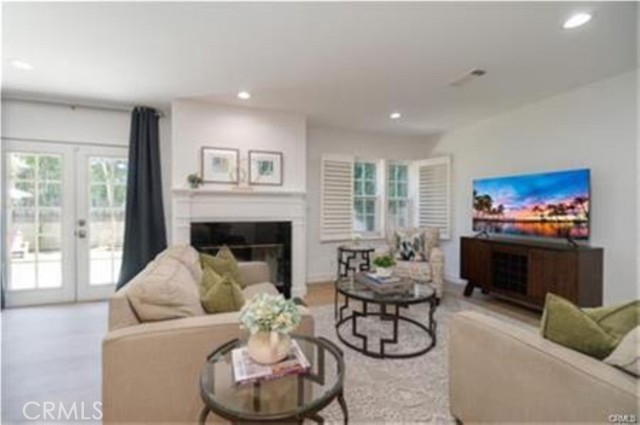 5840 White Oak Avenue, Encino CA: https://media.crmls.org/medias/f493843e-9a7d-4dee-a603-eb7b1e412291.jpg