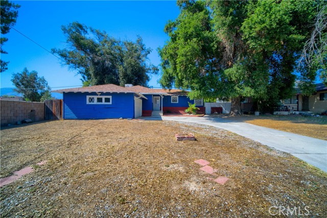 6083 Merito Avenue, San Bernardino CA: https://media.crmls.org/medias/f49478ad-45ef-4df4-9525-ded31a170b97.jpg
