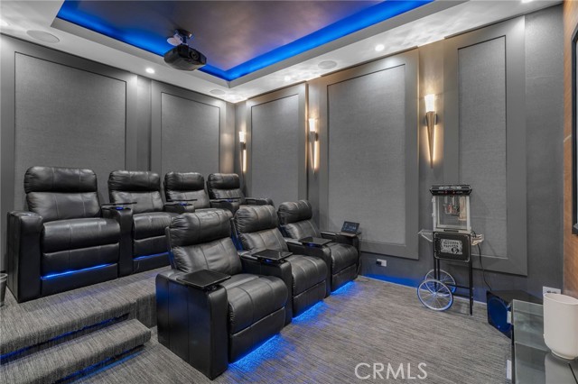 Detail Gallery Image 10 of 59 For 15231 Greenleaf St, Sherman Oaks,  CA 91403 - 6 Beds | 7/1 Baths