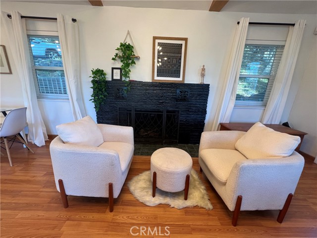 Detail Gallery Image 3 of 17 For 23870 Lakeview, Crestline,  CA 92325 - 2 Beds | 2 Baths