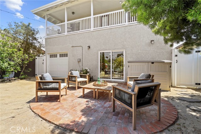 1069 Avenue D, Redondo Beach CA: https://media.crmls.org/medias/f4956412-4251-41cb-893f-675c2bae0fed.jpg