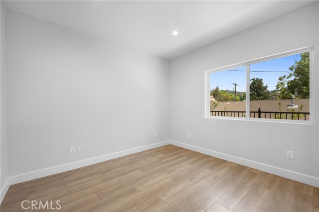 Detail Gallery Image 13 of 33 For 357 Harvey Dr #101,  Glendale,  CA 91206 - 4 Beds | 2/1 Baths