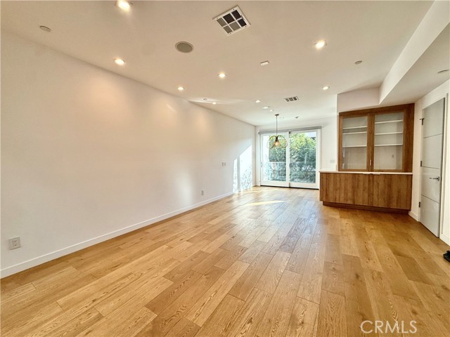Detail Gallery Image 5 of 37 For 1035 Figueroa Ter #4,  Los Angeles,  CA 90012 - 3 Beds | 2/1 Baths