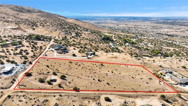 23766 Valley View Road, Apple Valley CA: https://media.crmls.org/medias/f496e31a-9b03-47f0-817e-7d10f8a357f2.jpg