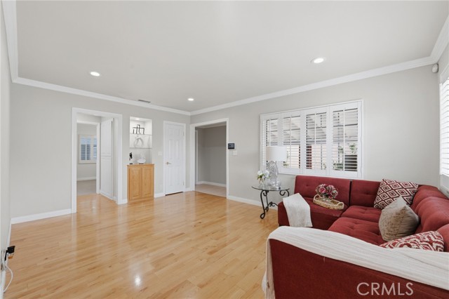 Detail Gallery Image 3 of 29 For 9809 Houghton Ave, Santa Fe Springs,  CA 90670 - 3 Beds | 2 Baths