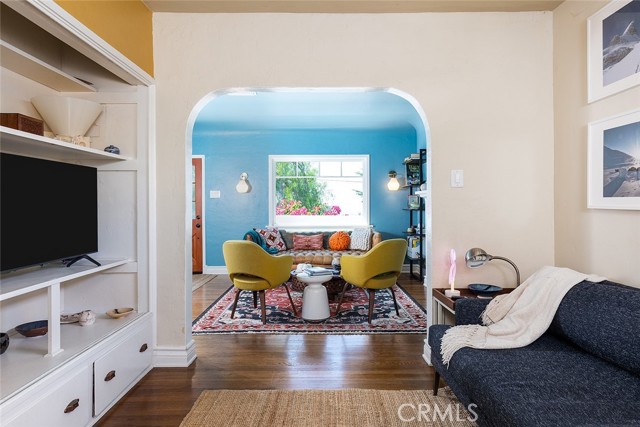 10522 Fernglen Avenue, Tujunga CA: https://media.crmls.org/medias/f49855f4-2c40-4f50-b1f5-058245b57ba8.jpg