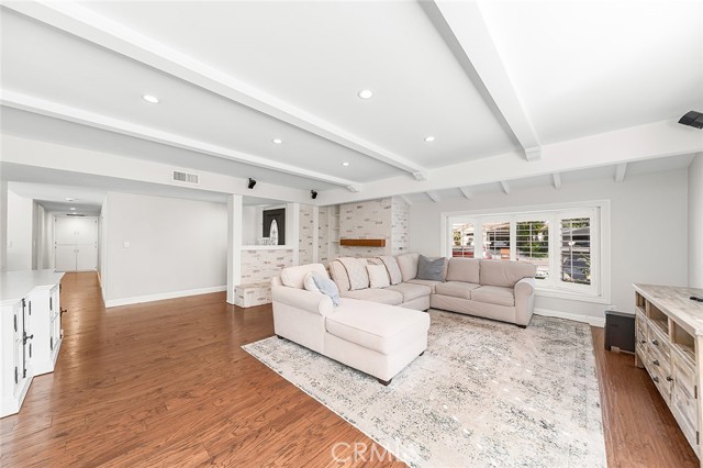 11211 Martha Ann Drive, Rossmoor CA: https://media.crmls.org/medias/f49b6722-c7ce-4fcc-993e-975e31b05a8a.jpg