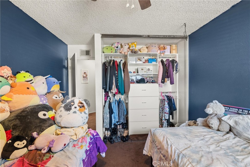 https://media.crmls.org/medias/f49b6973-c972-43d6-b97f-065e29dd4667.jpg?preset=X-Large