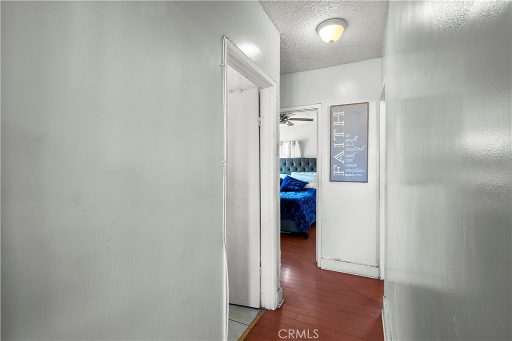 https://media.crmls.org/medias/f49c2393-9e6b-442f-b043-b0dce3f26fa6.jpg?preset=X-Large
