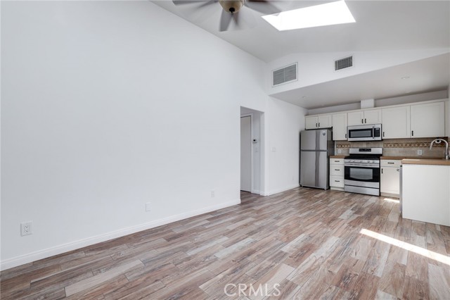 402 Indianapolis Avenue, Huntington Beach CA: https://media.crmls.org/medias/f49c2c8f-bcab-4491-96d6-95d2a8d05f70.jpg