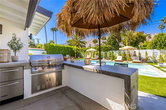 Detail Gallery Image 9 of 42 For 1121 Pasatiempo Rd, Palm Springs,  CA 92262 - 4 Beds | 4 Baths