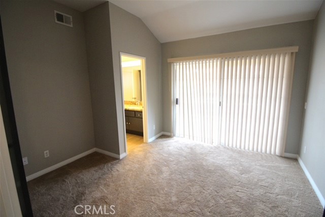 https://media.crmls.org/medias/f49d2424-1b67-4a58-81e0-9fea9ff8ec50.jpg?preset=X-Large