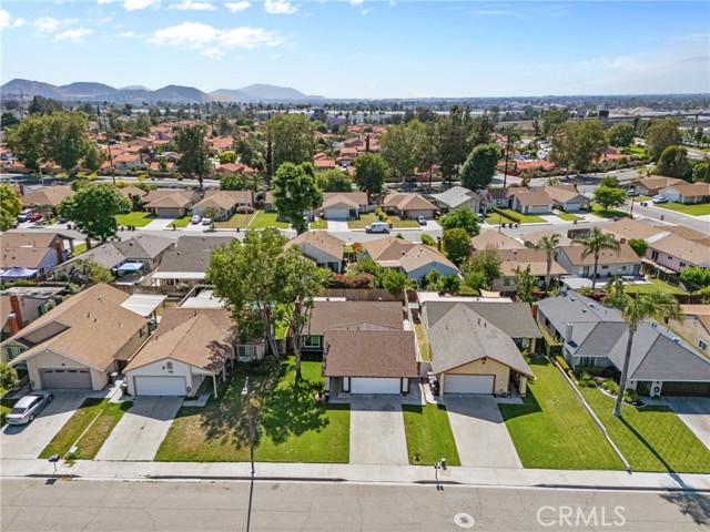 815 Pepperwood Street, Colton CA: https://media.crmls.org/medias/f49d6927-52db-4609-a519-3e44a63b0447.jpg