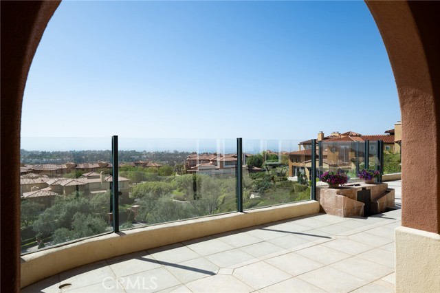 11 Classico Drive, Newport Coast CA: https://media.crmls.org/medias/f49d7d3c-57ea-4a83-b382-1291c1f6e73f.jpg