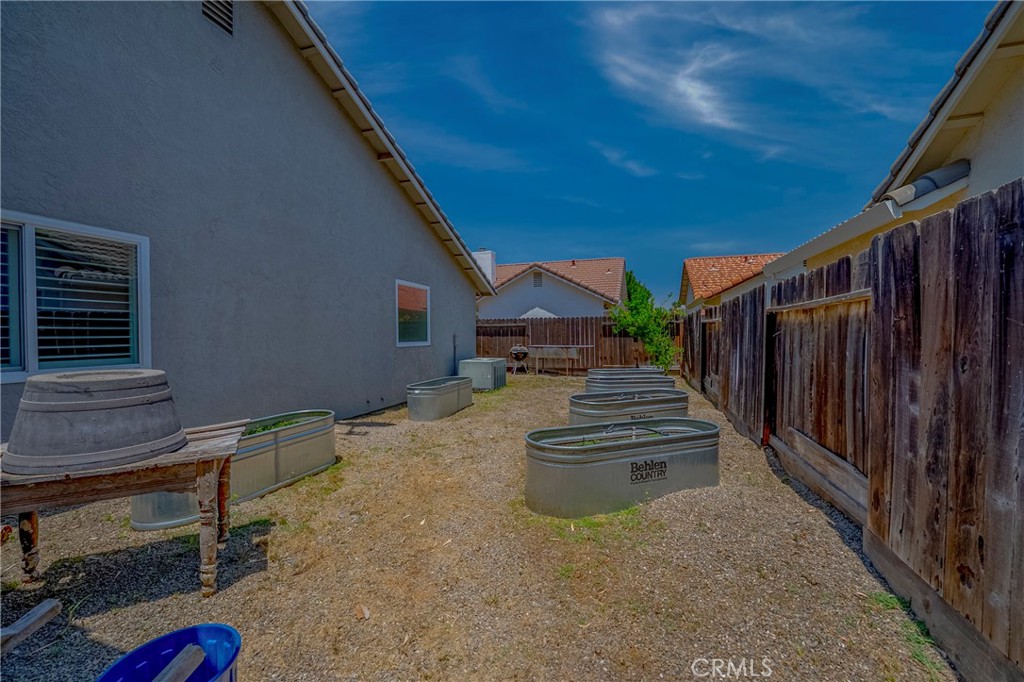https://media.crmls.org/medias/f49e033d-57d4-410b-be60-2bc291a113a6.jpg?preset=X-Large