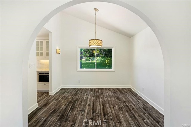 2169 Coalfax Court, Thousand Oaks CA: https://media.crmls.org/medias/f49e1ca4-0725-4d18-b873-2cc583b284e9.jpg