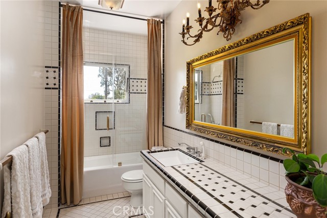 Detail Gallery Image 36 of 62 For 11 La Linda Dr, Long Beach,  CA 90807 - 8 Beds | 4/3 Baths