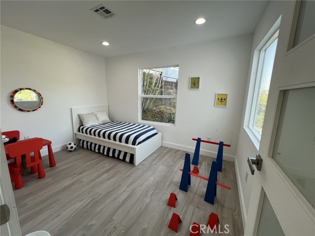 Detail Gallery Image 5 of 13 For 3819 Sunset Dr, Los Angeles,  CA 90027 - 3 Beds | 2 Baths