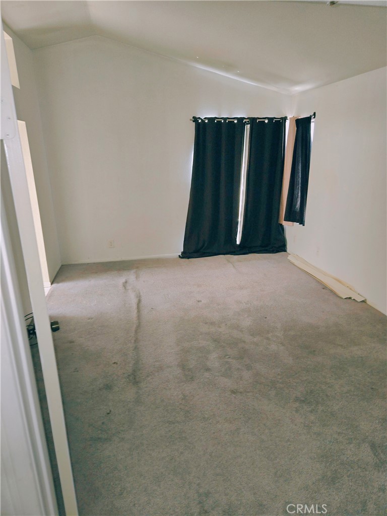 https://media.crmls.org/medias/f49e6f4b-b1ab-449d-b18f-6569df4bbd2c.jpg?preset=X-Large