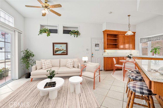 1034 Isabella Avenue, Coronado CA: https://media.crmls.org/medias/f4a01833-83c1-49f0-a070-59acd56720d7.jpg