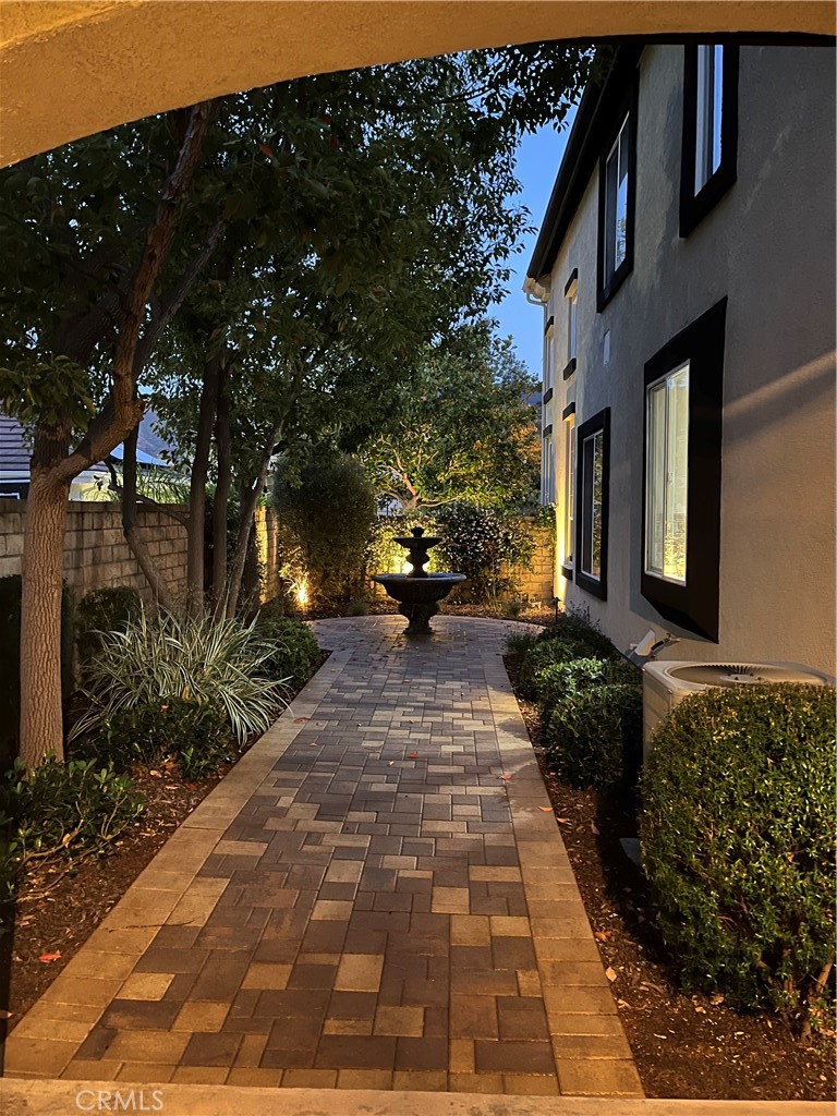 https://media.crmls.org/medias/f4a01eea-3e58-4ab8-8042-d508d99ea8cc.jpg?preset=X-Large